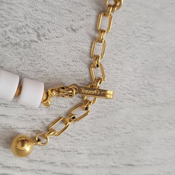 Vintage Trifari White Bead Necklace With Gold-Tone Chain & Adjustable Hook Clasp - Picture 5 of 5